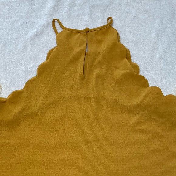 🟢 Dressy Gold tank top size small - Picture 5 of 9